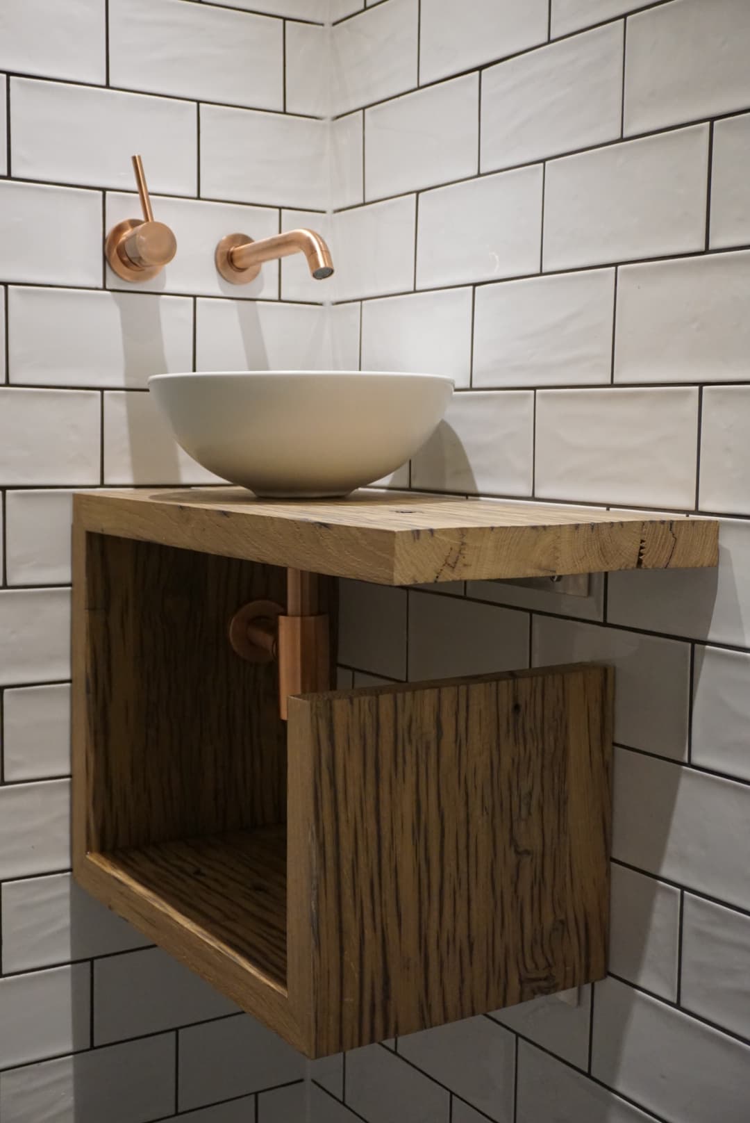 Zwevend eiken toiletmeubel